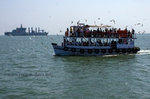 Gulls follow a ferry for food, en route Elephanta Island